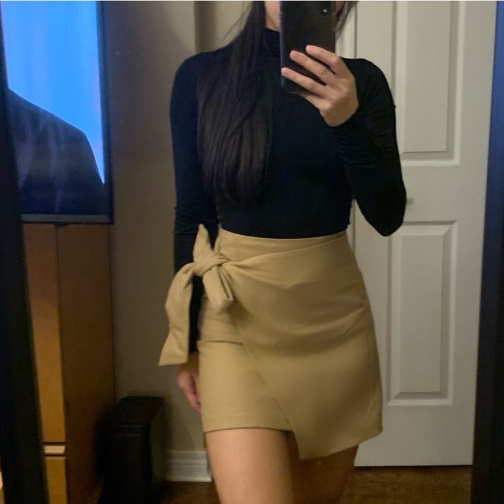 Aritzia front wrap skirt